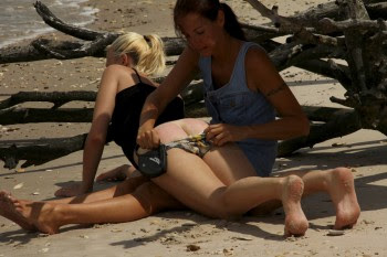 mom spanking daughter bare bottom on the beach spankingthumb