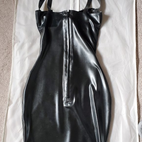 latex dress 1 e1582069348818