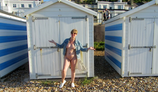 Modesty Ablaze Beach Hut 1